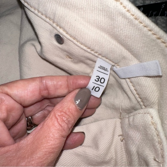 Loft "made and loved" Cream Denim Jeans - Size 30 - Picture 7 of 10